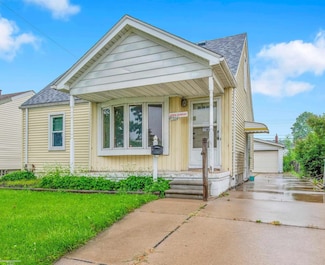 27324 Larchmont St, Saint Clair Shores, MI 48081