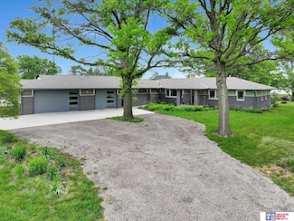 4440 Pagoda Ln, Lincoln, NE 68516