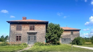 382 S Main St, Alburgh, VT 05440