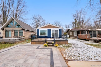 12123 Kirby Ln, South Lyon, MI 48178