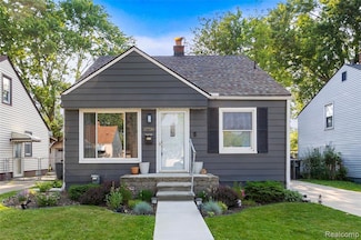 27728 Larchmont St, Saint Clair Shores, MI 48081