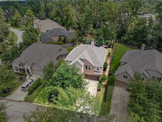 10 Larchfield Ct, Tomball, TX 77375
