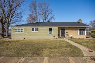 901 W Spring St, Staunton, IL 62088