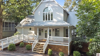 513 Yacht Dr, Grand Rivers, KY 42045