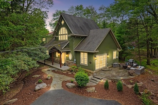 7 Red Oak Rd, Lake Harmony, PA 18624