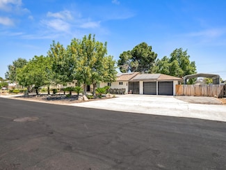 5533 E Holland Ave, Fresno, CA 93727
