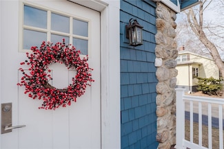 10 Abbott St, Cranston, RI 02920