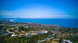 6130 Terryhill Dr, La Jolla, CA 92037