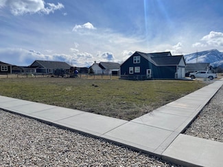 131 China Silk Way, Hamilton, MT 59840