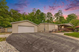8370 Sisson Rd, Bellaire, MI 49615