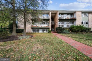 24 Manor Cir Unit 105, Takoma Park, MD 20912