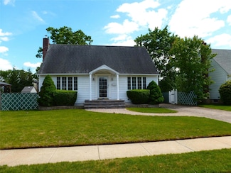 4010 Heywood Rd, Seaford, NY 11783