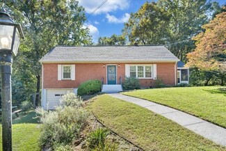 1482 Wolf Creek Dr, Vinton, VA 24179