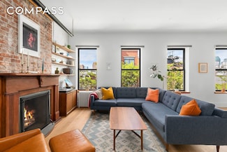 102 Clay St Unit 4, Brooklyn, NY 11222