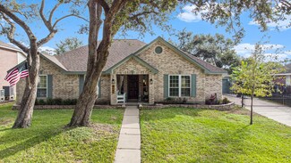 913 Ripplingbrook Dr, Seabrook, TX 77586