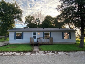 705 S Clinton St, West Lebanon, IN 47991