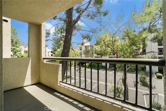 5500 Owensmouth Ave Unit 218, Woodland Hills, CA 91367