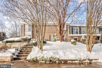 3860 Persimmon Cir, Fairfax, VA 22031