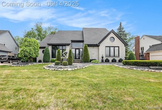 4322 Darlene Dr, Commerce Township, MI 48382