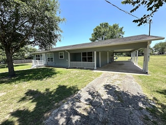 212 Main St, Plum, TX 78952