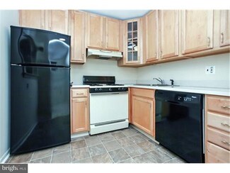 126 Meadowview Ln, Mont Clare, PA 19453