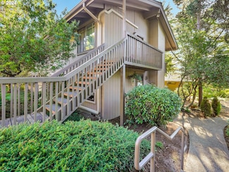 7516 SW Barnes Rd Unit C, Portland, OR 97225