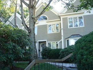 697 Hammond St Unit 697, Chestnut Hill, MA 02467