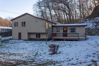 4524 Massey Station Rd, Dubuque, IA 52003