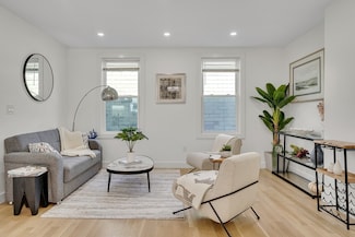 63 Oak St Unit 2, Somerville, MA 02143