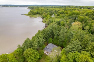 8 Wisteria Ln, Eliot, ME 03903