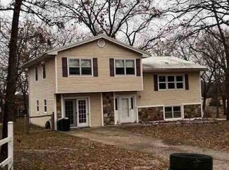 107 Woodland Dr, Stover, MO 65078