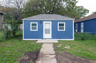 707 S Market St, Holden, MO 64040