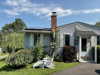 41 Hillside Dr, Springfield, MA 01118