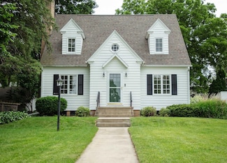215 6th St NW, Waverly, IA 50677