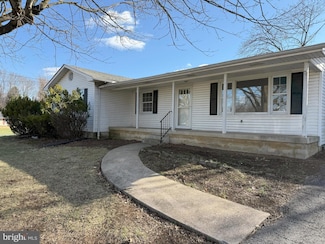 200 Greenbriar Rd, Martinsburg, WV 25401