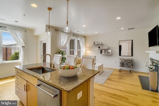 2110 Potomac Ave Unit 102, Alexandria, VA 22301