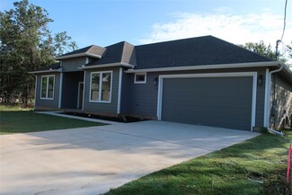 126 E Pauwela Ln, Bastrop, TX 78602