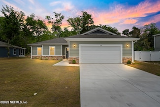 325 River Hill Dr, Welaka, FL 32193