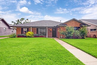 6530 Grovewood Ln, Houston, TX 77008