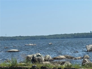262 Pelletier Ln, Tiverton, RI 02878