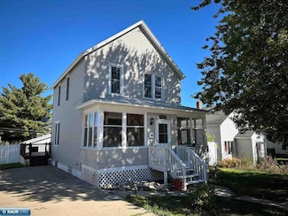1127 E Madison St, Ely, MN 55731