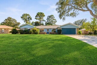 5 Pebble Beach Dr, Shalimar, FL 32579