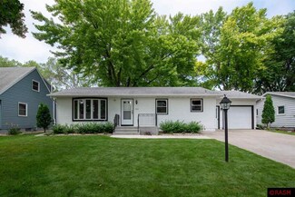 132 Marabou Dr, Mankato, MN 56001
