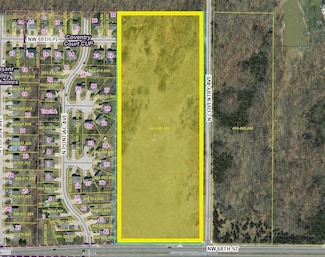 2520 NW 68th St, Lake Waukomis, MO 64151