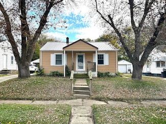 108 W Nishna Rd, Shenandoah, IA 51601