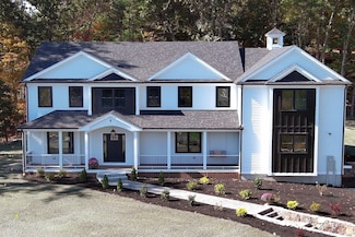 8 Charles St, North Reading, MA 01864