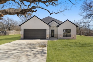 1005 S Fannin St, Alvarado, TX 76009