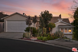 4185 Holly Knoll Dr, Los Angeles, CA 90027