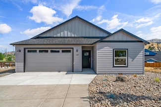 137 Willow Springs Dr, Talent, OR 97540
