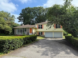 847 Glenbrook Rd, Orange, CT 06477